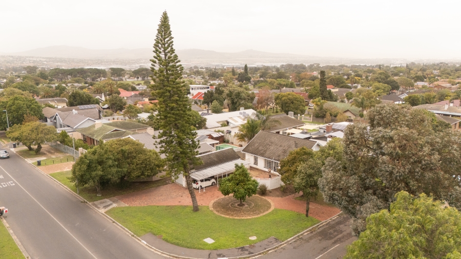 3 Bedroom Property for Sale in Bellair Western Cape